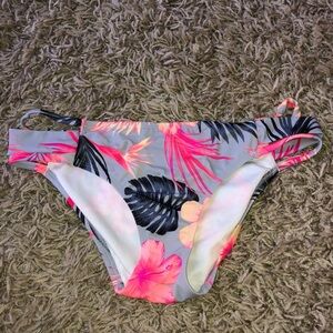 PINK Victoria's Secret Bikini bottoms floral bikini colorful print size medium‌